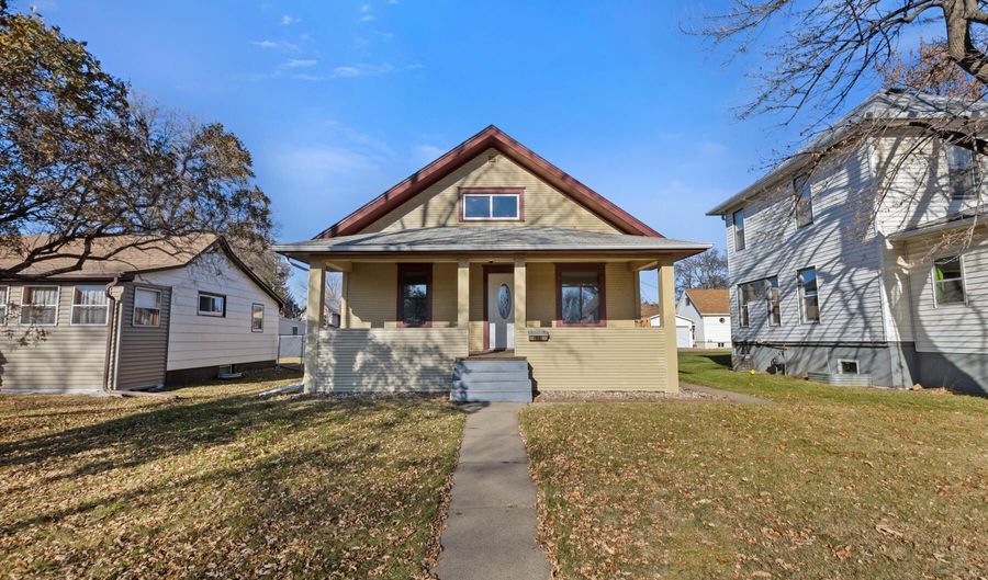 310 SW 9th Ave, Aberdeen, SD 57401 - 4 Beds, 2 Bath