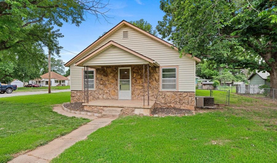 101 N Argonia St, Argonia, KS 67004 - 3 Beds, 2 Bath