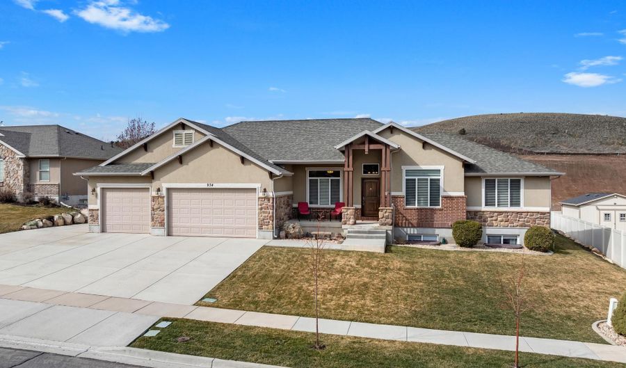 934 VALLEY VIEW Dr, Santaquin, UT 84655 - 5 Beds, 4 Bath