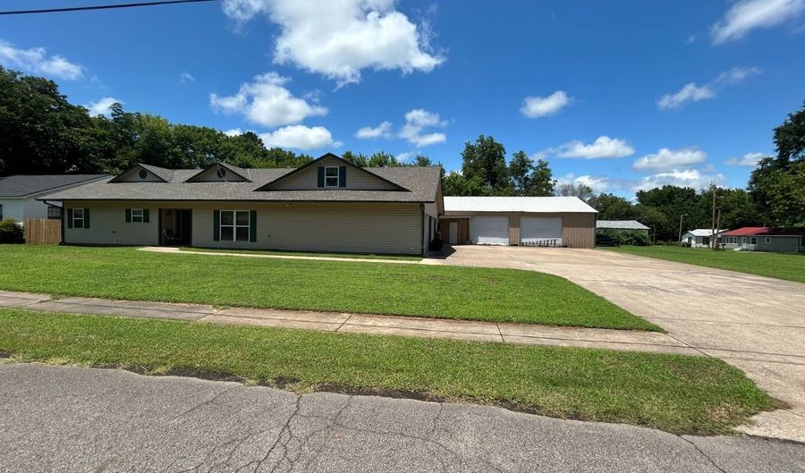 124 Oak St, Alma, AR 72921 - 2 Beds, 2 Bath