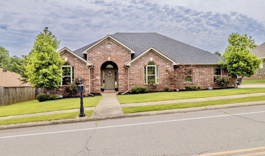 1304 Nature Way, Benton, AR 72019 - 4 Beds, 2 Bath