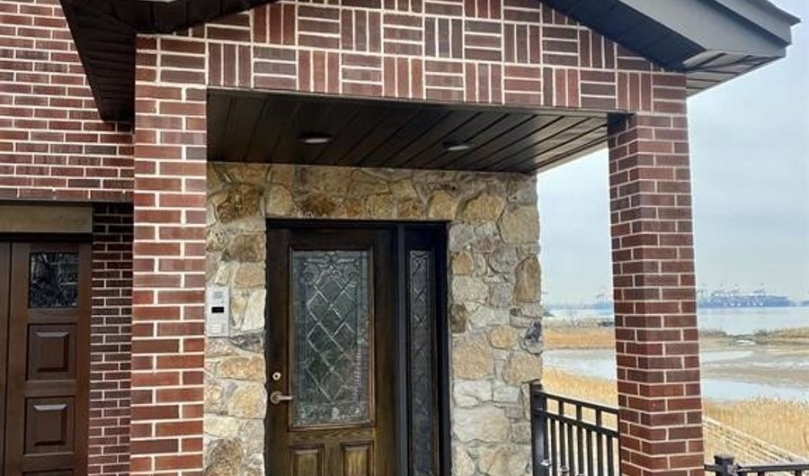 198-200 W 52ND St, Bayonne, NJ 07002 - 3 Beds, 3 Bath