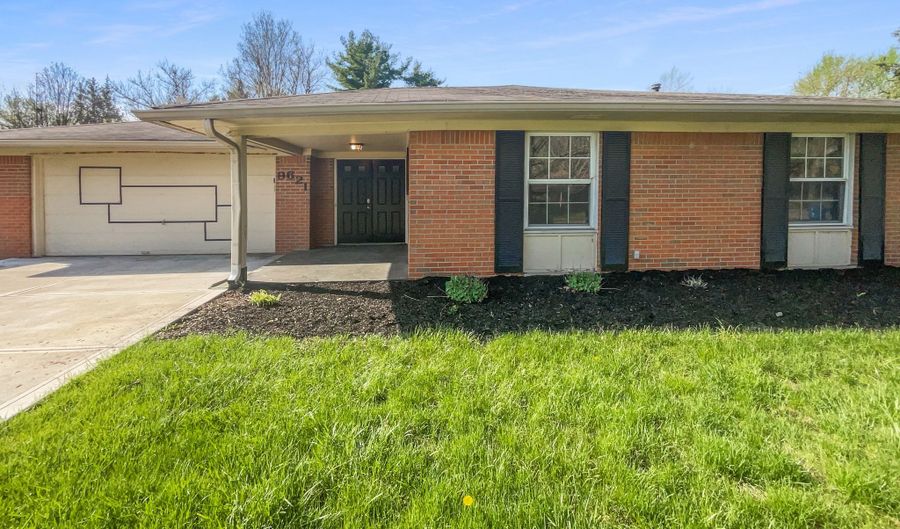 9621 Gemini Dr, Indianapolis, IN 46229 - 5 Beds, 3 Bath