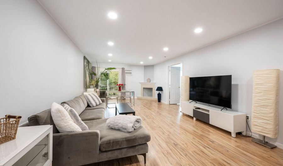 55 Mill Plain Rd 32-6, Danbury, CT 06811 - 2 Beds, 2 Bath