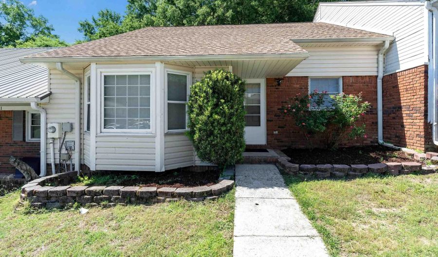 1129 KING ARTHUR Ct, Alabaster, AL 35007 - 2 Beds, 2 Bath