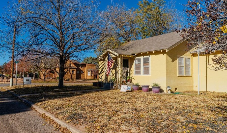 301 E Lockhart, Alpine, TX 79830 - 2 Beds, 1 Bath