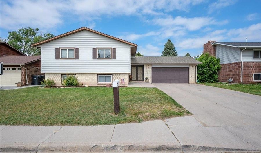 5214 HICKORY Pl, Cheyenne, WY 82009 - 3 Beds, 3 Bath