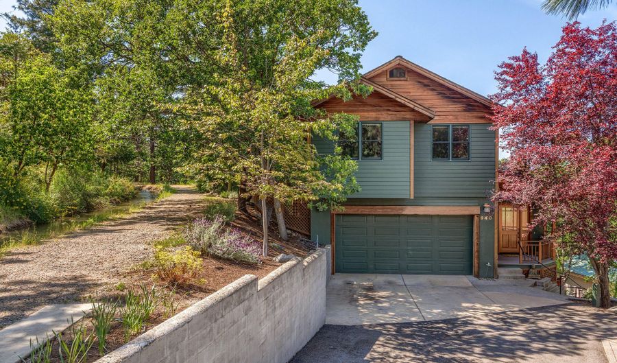 940 Pinecrest Ter, Ashland, OR 97520 - 3 Beds, 4 Bath
