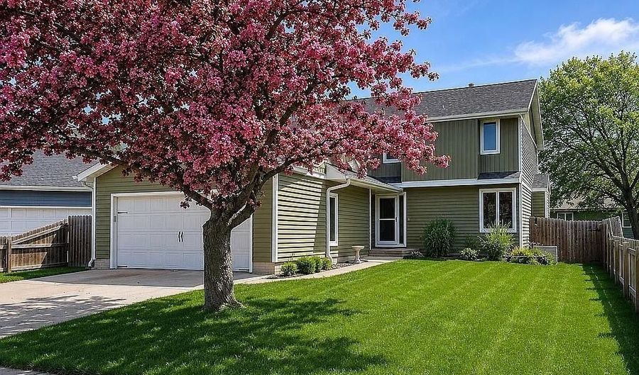 2516 White Oak Dr, Ames, IA 50014 - 4 Beds, 3 Bath