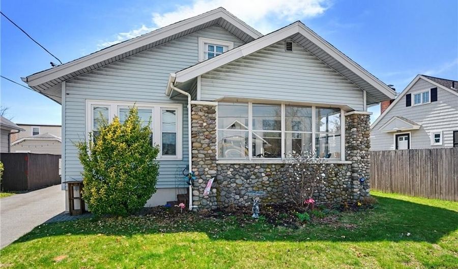 525 Willett Ave, East Providence, RI 02915 - 2 Beds, 2 Bath