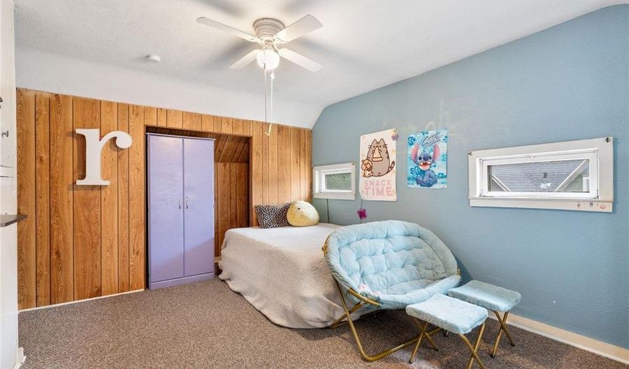 208 12th St SE, Austin, MN 55912 - 3 Beds, 1 Bath