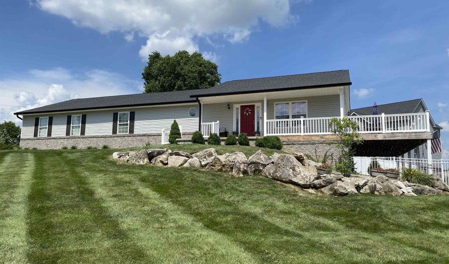 628 Fellowship Dr, Bedford, IN 47421 - 3 Beds, 4 Bath