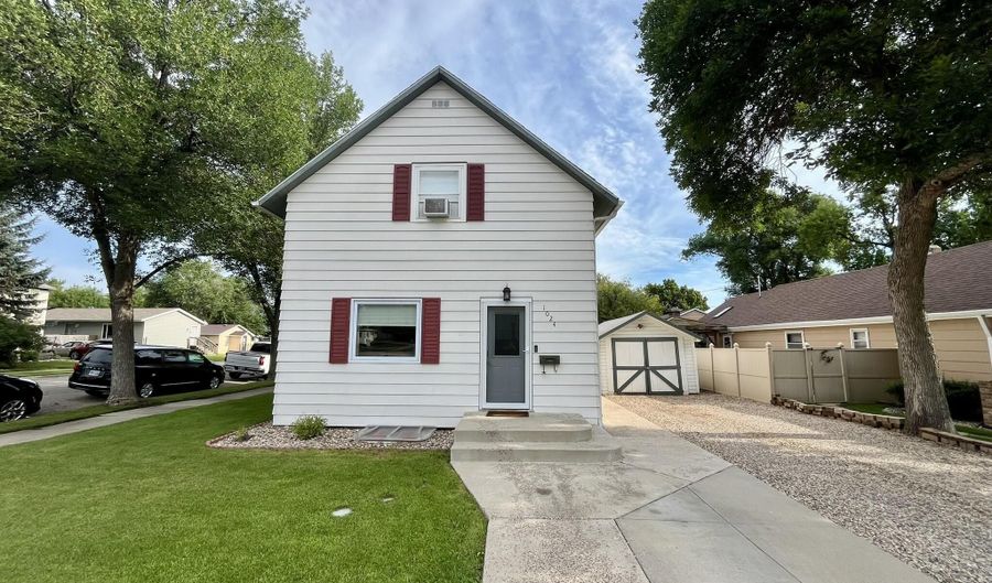 1024 SW 8th Ave, Aberdeen, SD 57401 - 4 Beds, 2 Bath