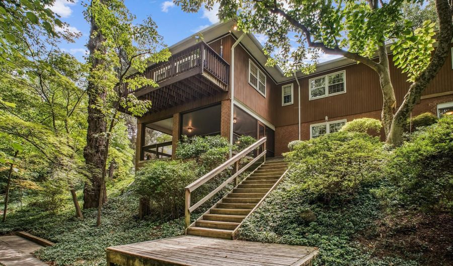3818 N RIDGEVIEW Rd, Arlington, VA 22207 - 4 Beds, 3 Bath