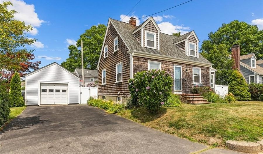53 Admiral Kalbfus Rd, Newport, RI 02840 - 3 Beds, 2 Bath