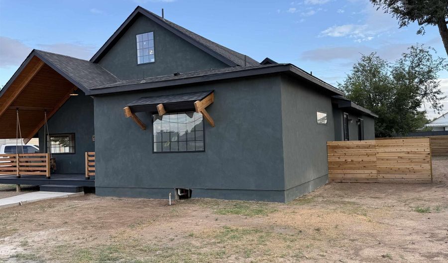 501 W Dallas Ave, Artesia, NM 88210 - 4 Beds, 3 Bath