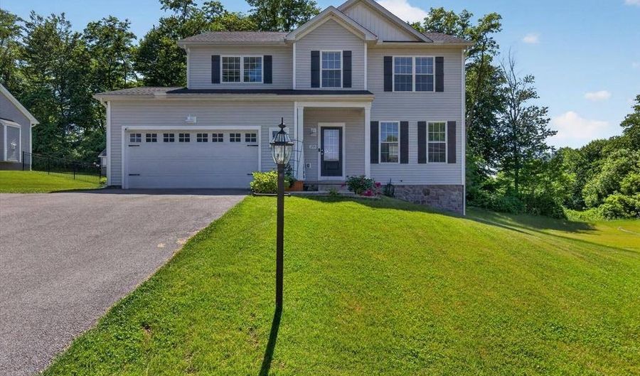 255 Kinneman Rd, Abbottstown, PA 17301 - 4 Beds, 3 Bath