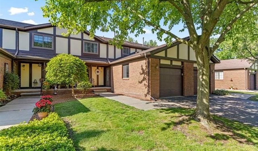 19 Parkplace N, Allen Park, MI 48101 - 2 Beds, 3 Bath