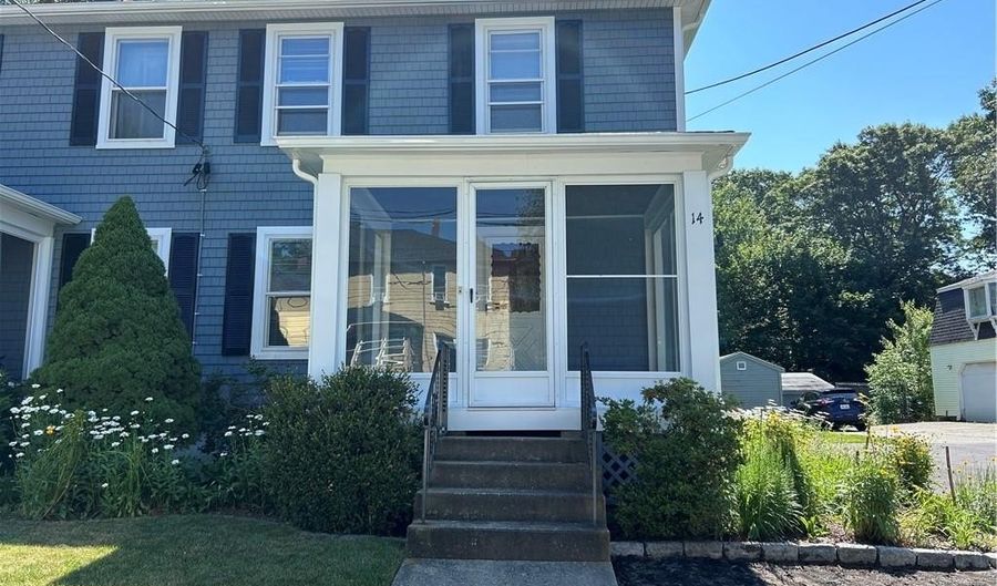 14 Woodland Ct, Lincoln, RI 02865 - 2 Beds, 1 Bath
