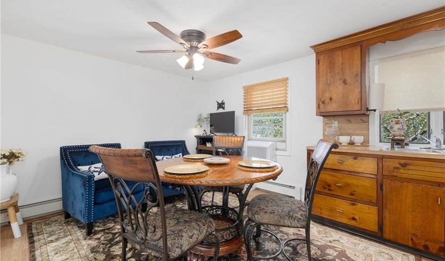 45 E St, Bristol, RI 02809 - 1 Beds, 1 Bath