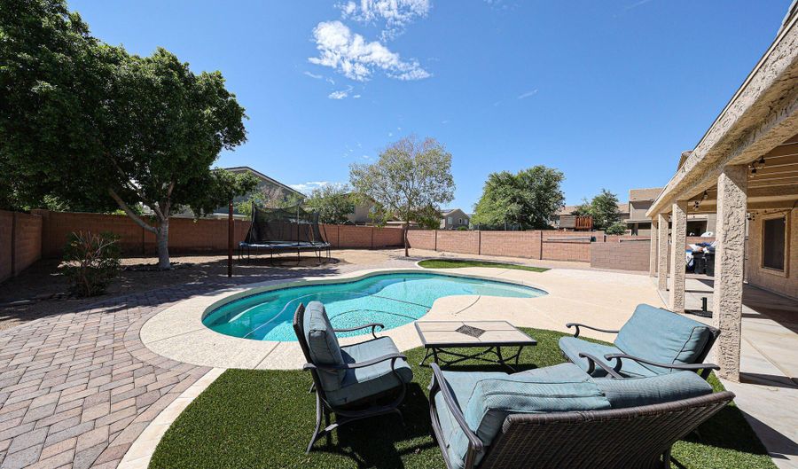 12339 W HAZELWOOD St, Avondale, AZ 85392 - 6 Beds, 4 Bath