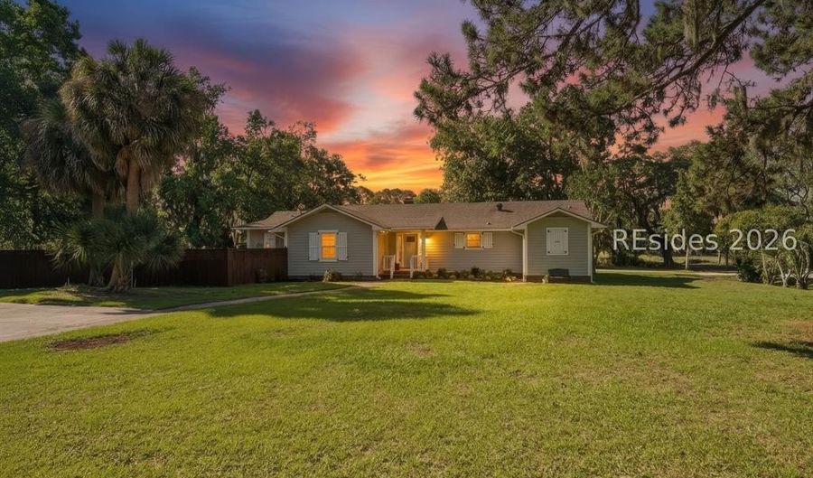 2255 Plantation Dr, Beaufort, SC 29902 - 3 Beds, 4 Bath