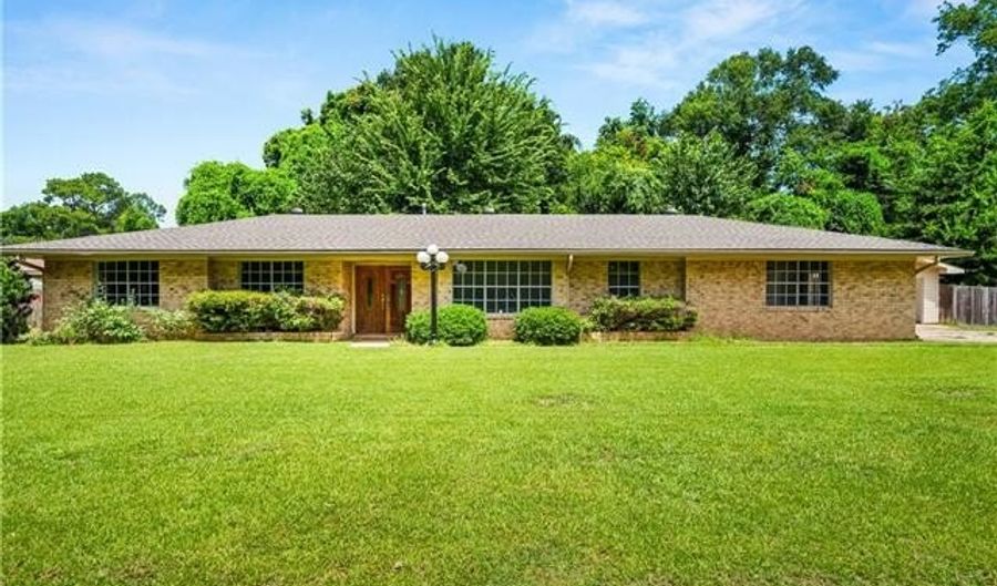 5204 ROBINSON Dr, Alexandria, LA 71301 - 4 Beds, 2 Bath