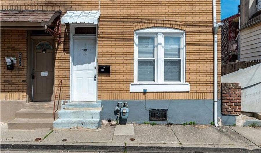 233 N Poplar St, Allentown, PA 18102 - 3 Beds, 1 Bath
