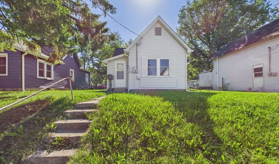 2636 Central Ave, Anderson, IN 46016 - 3 Beds, 2 Bath
