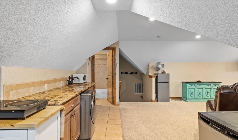 7510 HAWTHORNE Dr, Cheyenne, WY 82009 - 5 Beds, 5 Bath