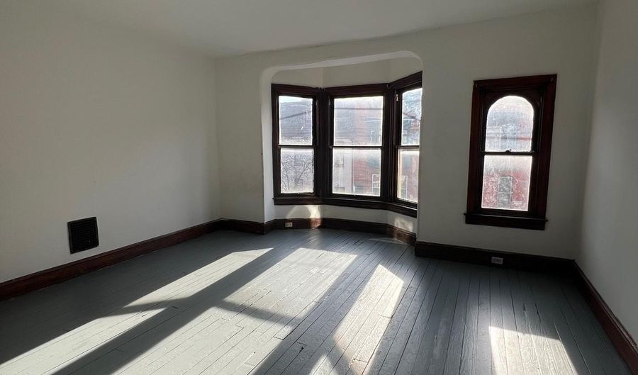 347 E KING St, York, PA 17403 - 4 Beds, 1 Bath