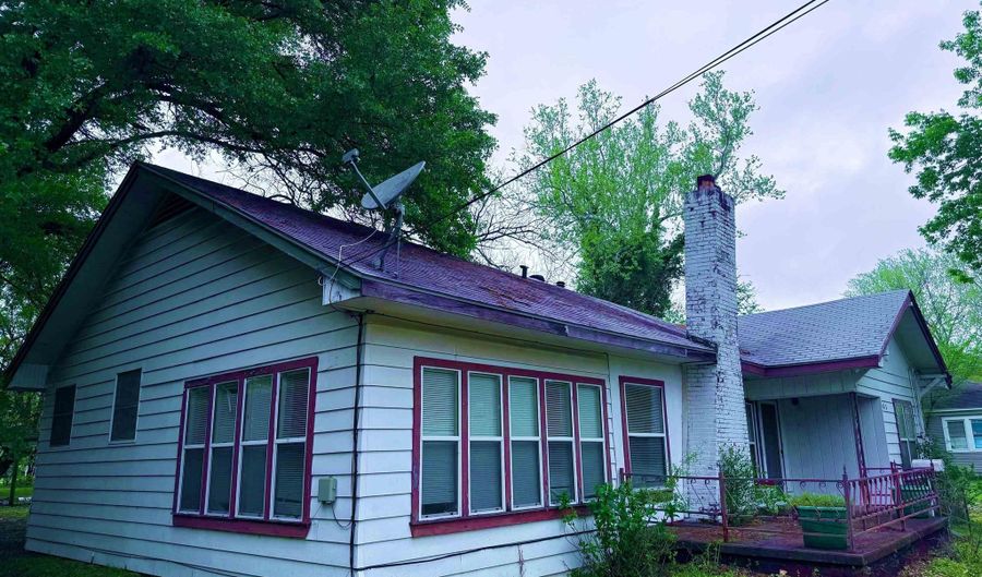413 Church St, De Kalb, TX 75559 - 3 Beds, 3 Bath
