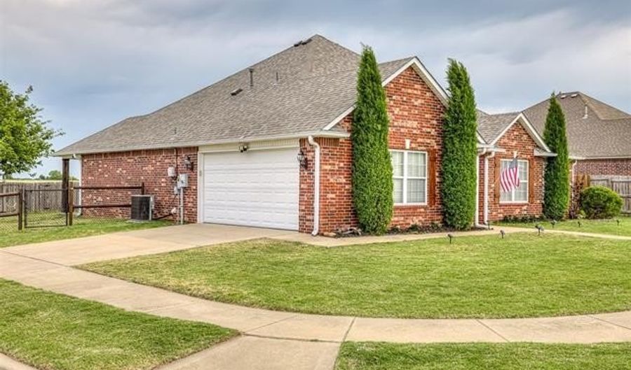4818 NE Wisconsin Ave, Bartlesville, OK 74006 - 3 Beds, 2 Bath