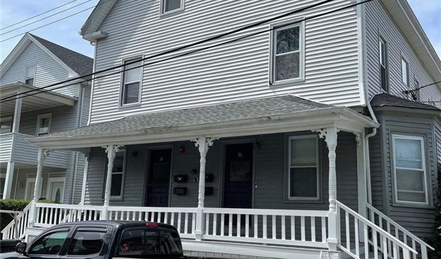 94 Warner St B, Newport, RI 02840 - 3 Beds, 1 Bath