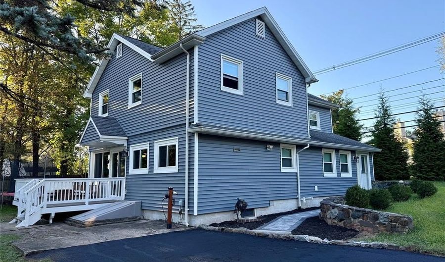 270 Washington Valley Rd, Bedminster, NJ 07921 - 3 Beds, 3 Bath