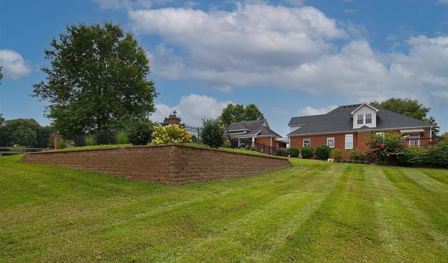 120 Stage Coach Ave, Alvaton, KY 42122 - 5 Beds, 4 Bath