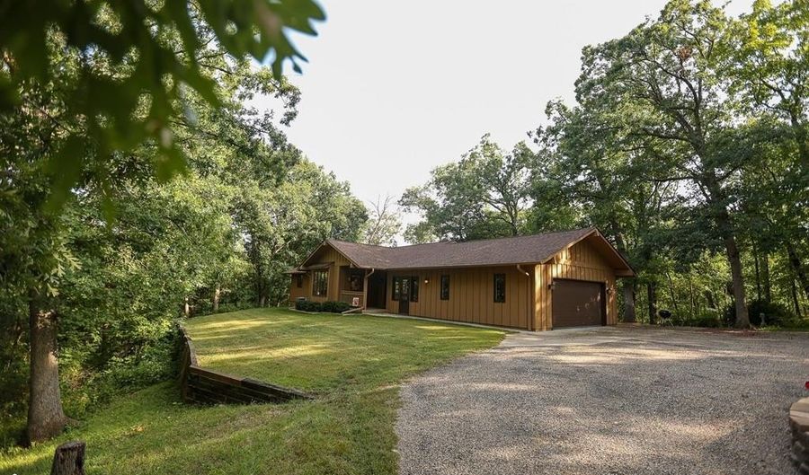 31586 R Ave, Adel, IA 50003 - 5 Beds, 2 Bath