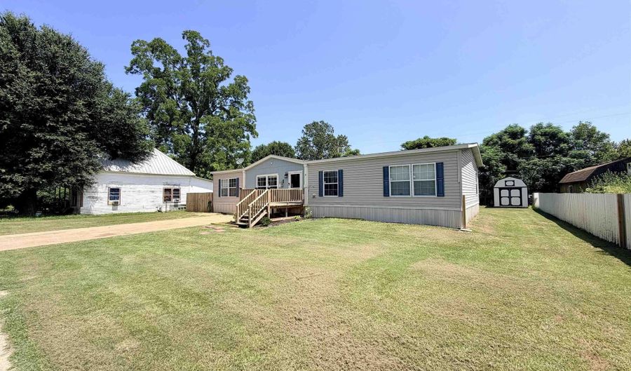 560 N 2nd St, Ashdown, AR 71822 - 5 Beds, 3 Bath