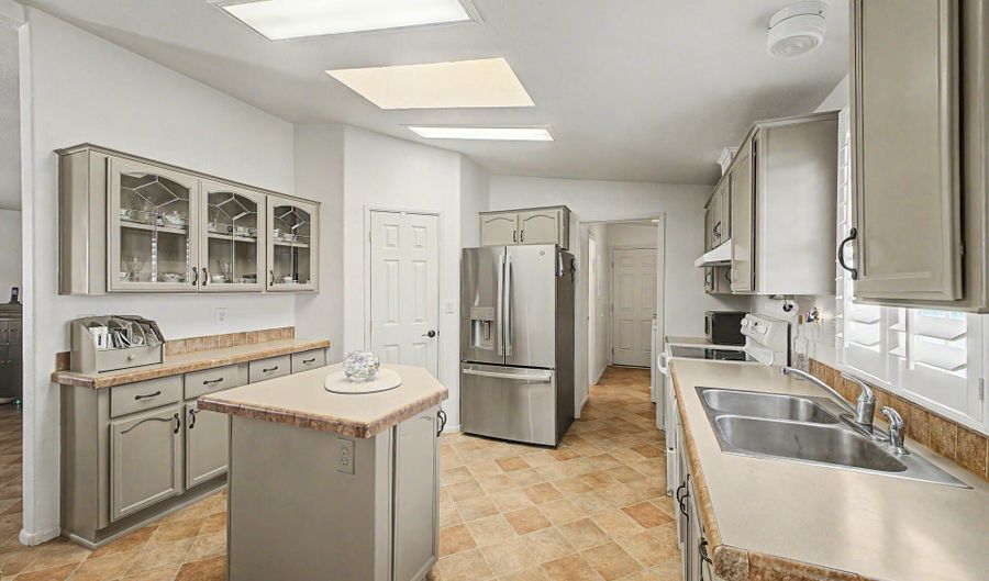 14449 S VAQUERO Cir, Arizona City, AZ 85123 - 3 Beds, 2 Bath