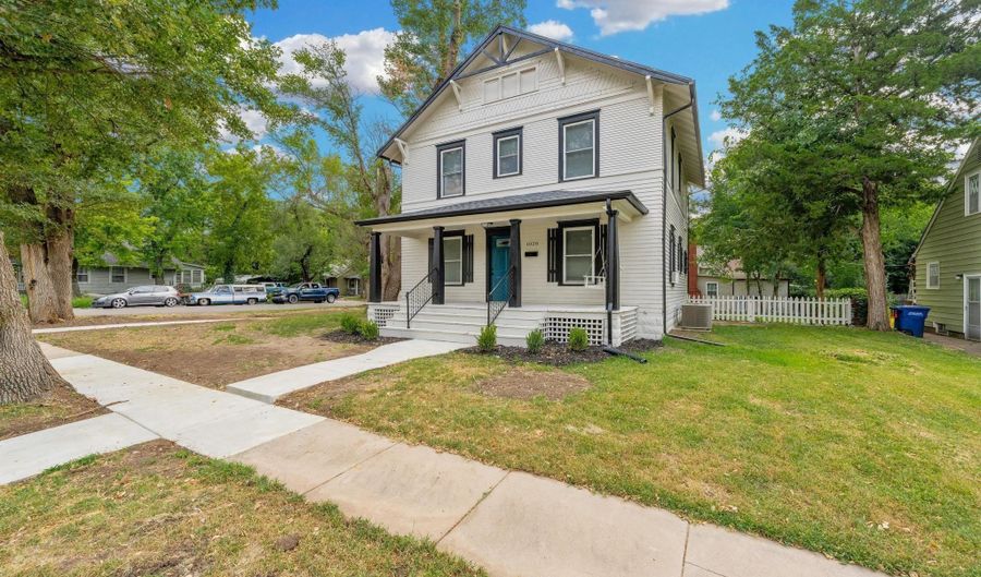 1028 Dearborn St, Augusta, KS 67010 - 5 Beds, 2 Bath