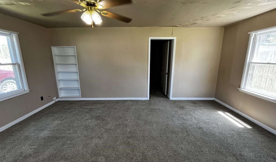 522 Avenue B, Beaver, OK 73932 - 2 Beds, 1 Bath