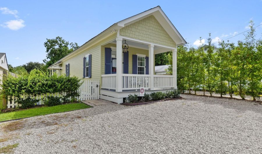 307 Saint George St, Bay St. Louis, MS 39520 - 2 Beds, 2 Bath