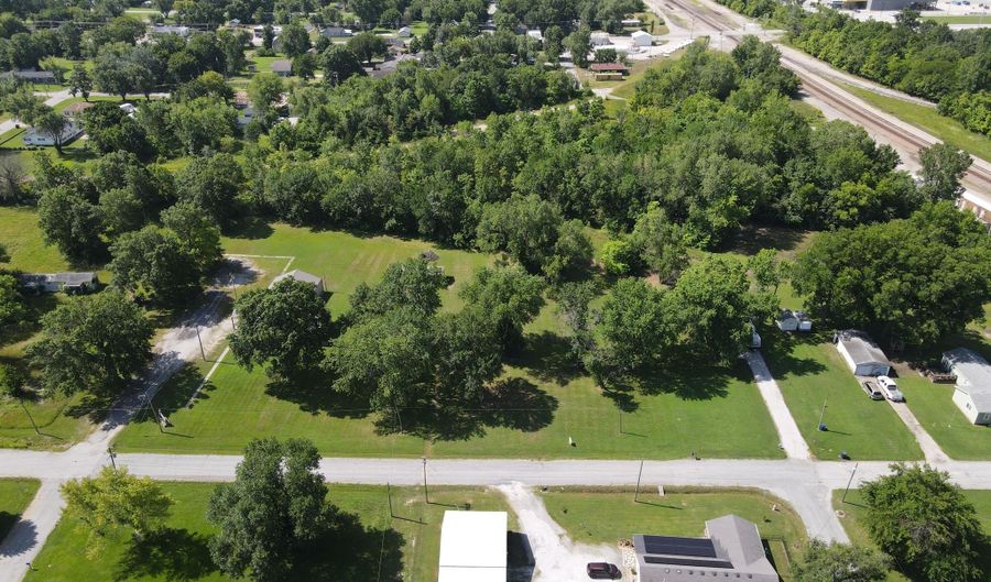 215 S Wyandotte, Baxter Springs, KS 66713 - 0 Beds, 0 Bath