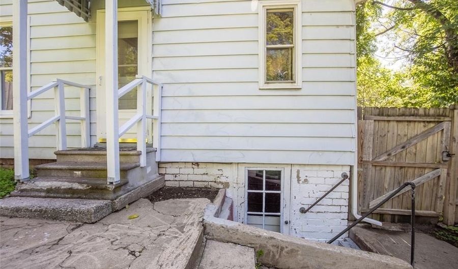 302 Allen St, Alton, IL 62002 - 2 Beds, 1 Bath