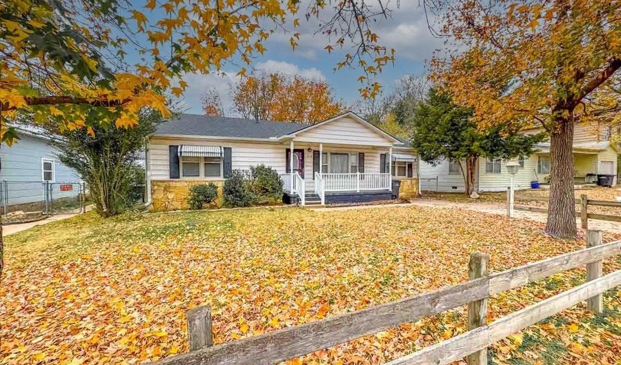 815 N 7th St, Arkansas City, KS 67005 - 3 Beds, 1 Bath