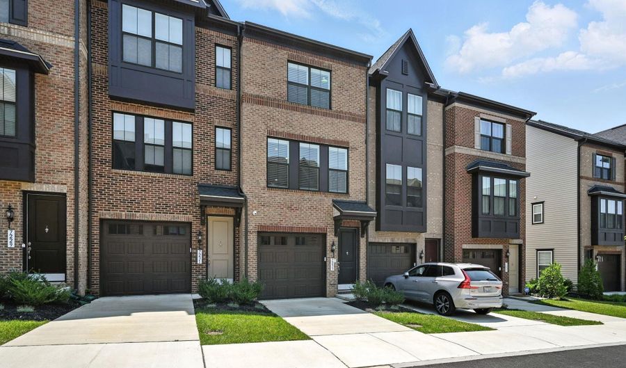 7233 MOUNTAINEER, Alexandria, VA 22306 - 2 Beds, 4 Bath