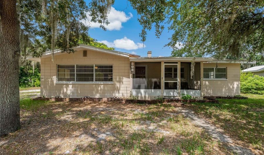 208 LAKE DALE Dr, Auburndale, FL 33823 - 3 Beds, 2 Bath
