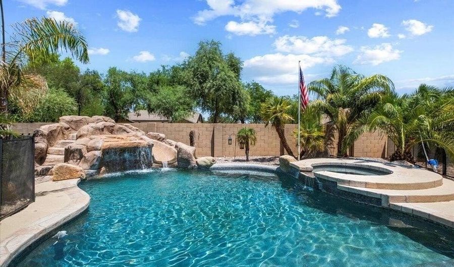 1842 E KAIBAB Dr, Chandler, AZ 85249 - 4 Beds, 4 Bath