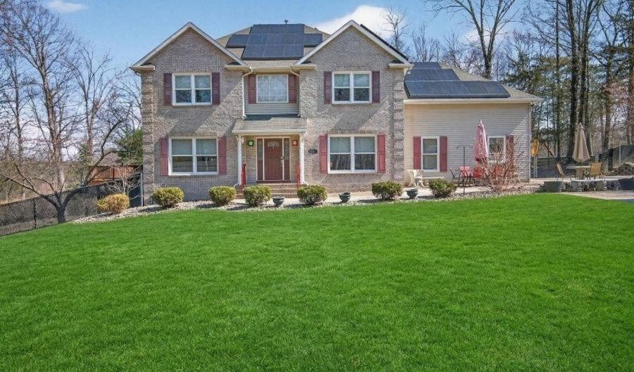 15 Hidden Valley Rd, Andover, NJ 07860 - 4 Beds, 3 Bath