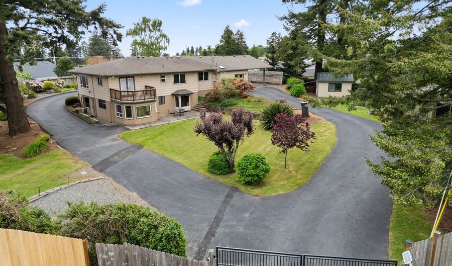 905 BARBRA Ln, Brookings, OR 97415 - 5 Beds, 4 Bath